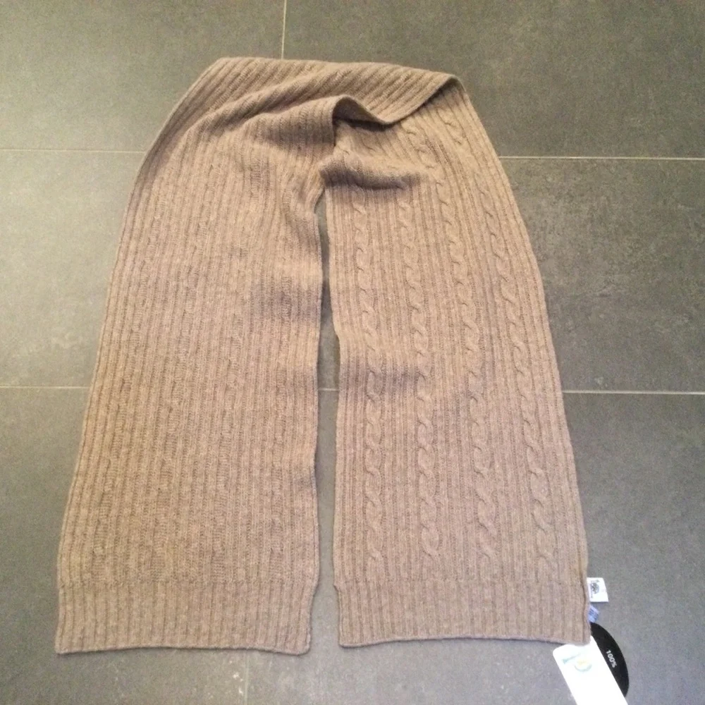 NWT Light brown 100% cashmere scarf by Portolano
